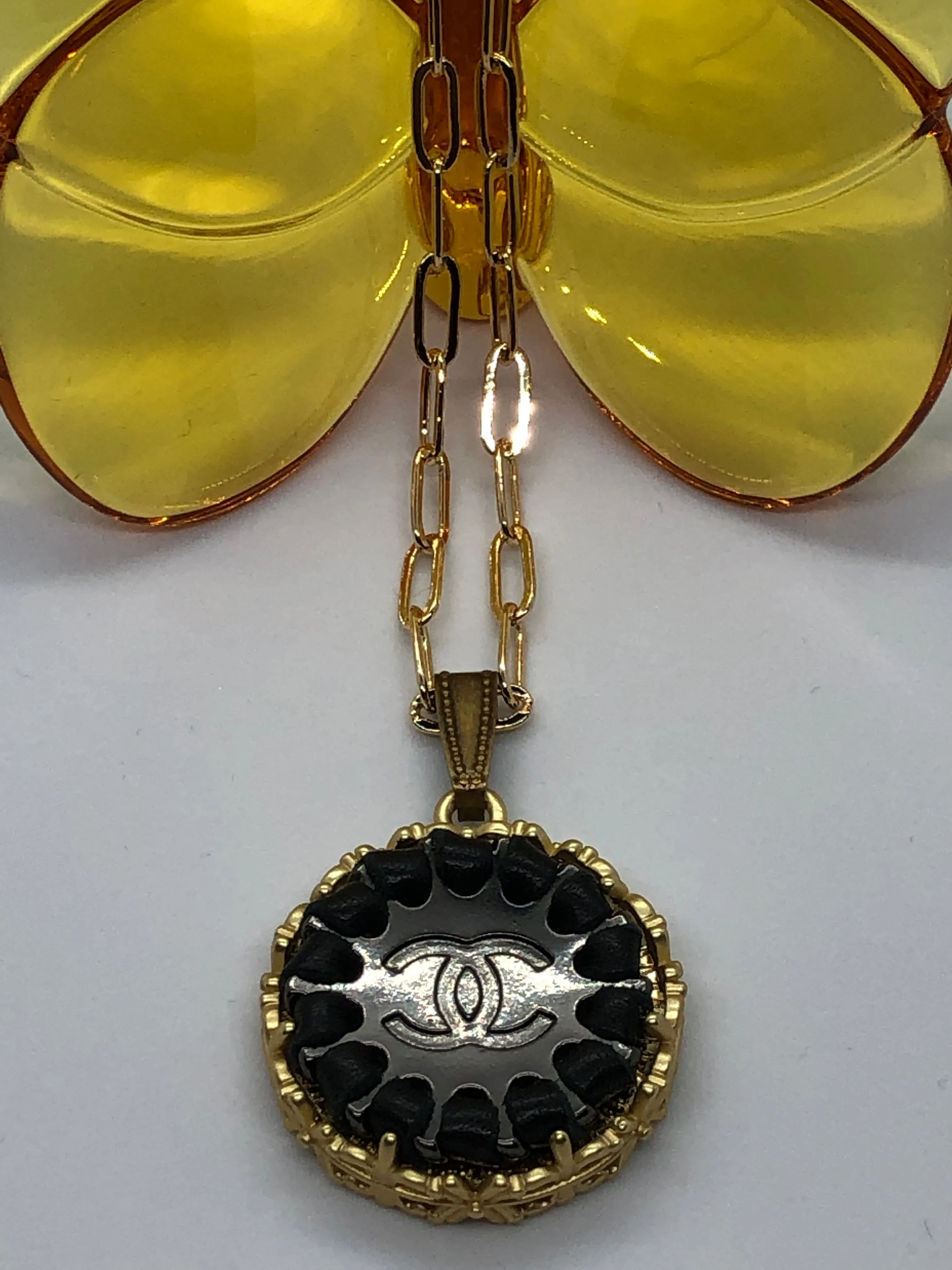 #390 Vintage Couture Necklace 26mm