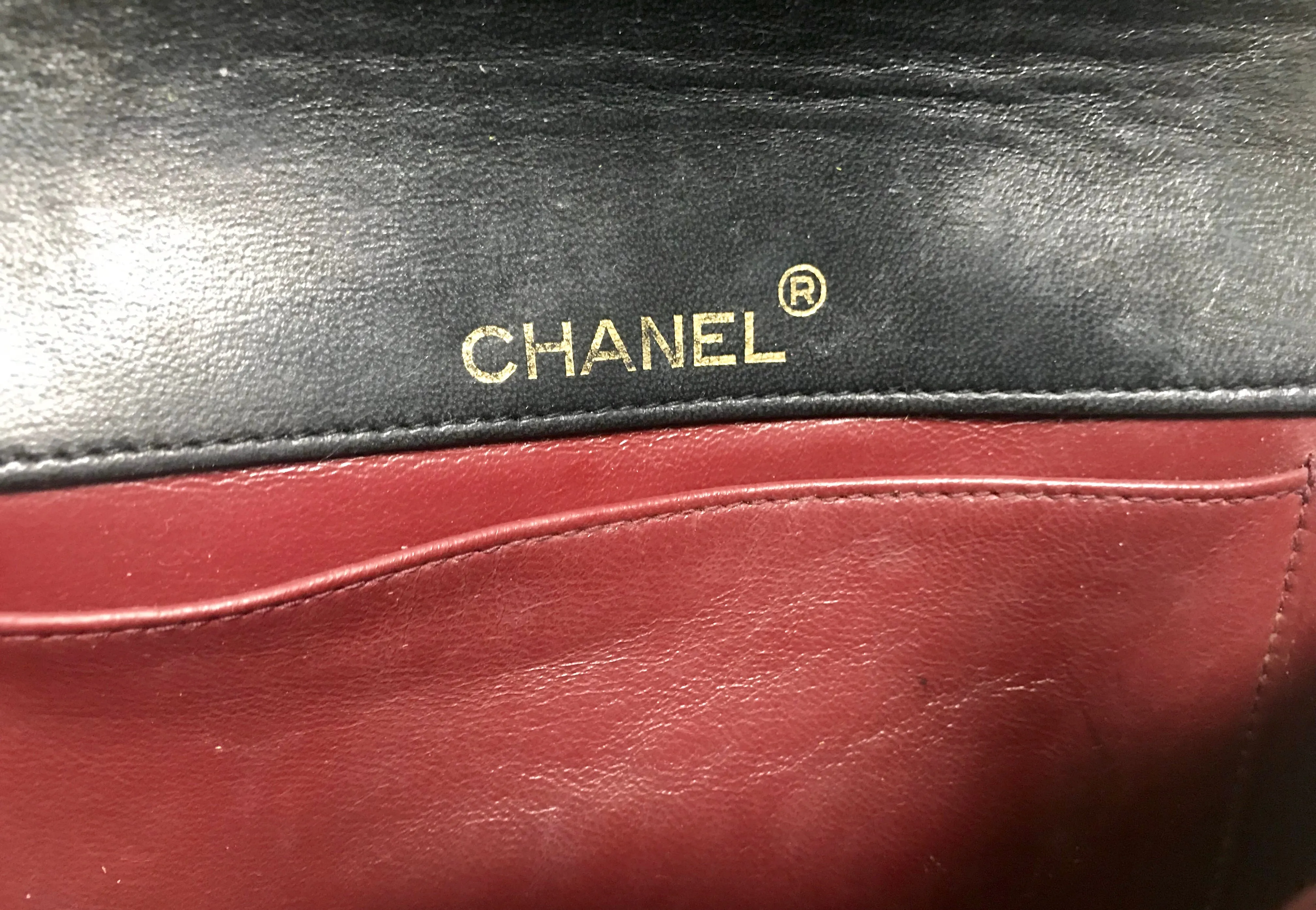 80's vintage CHANEL black lambskin shoulder bag with golden large CC closure and beak tip flap tip. Classic 2.55 bag