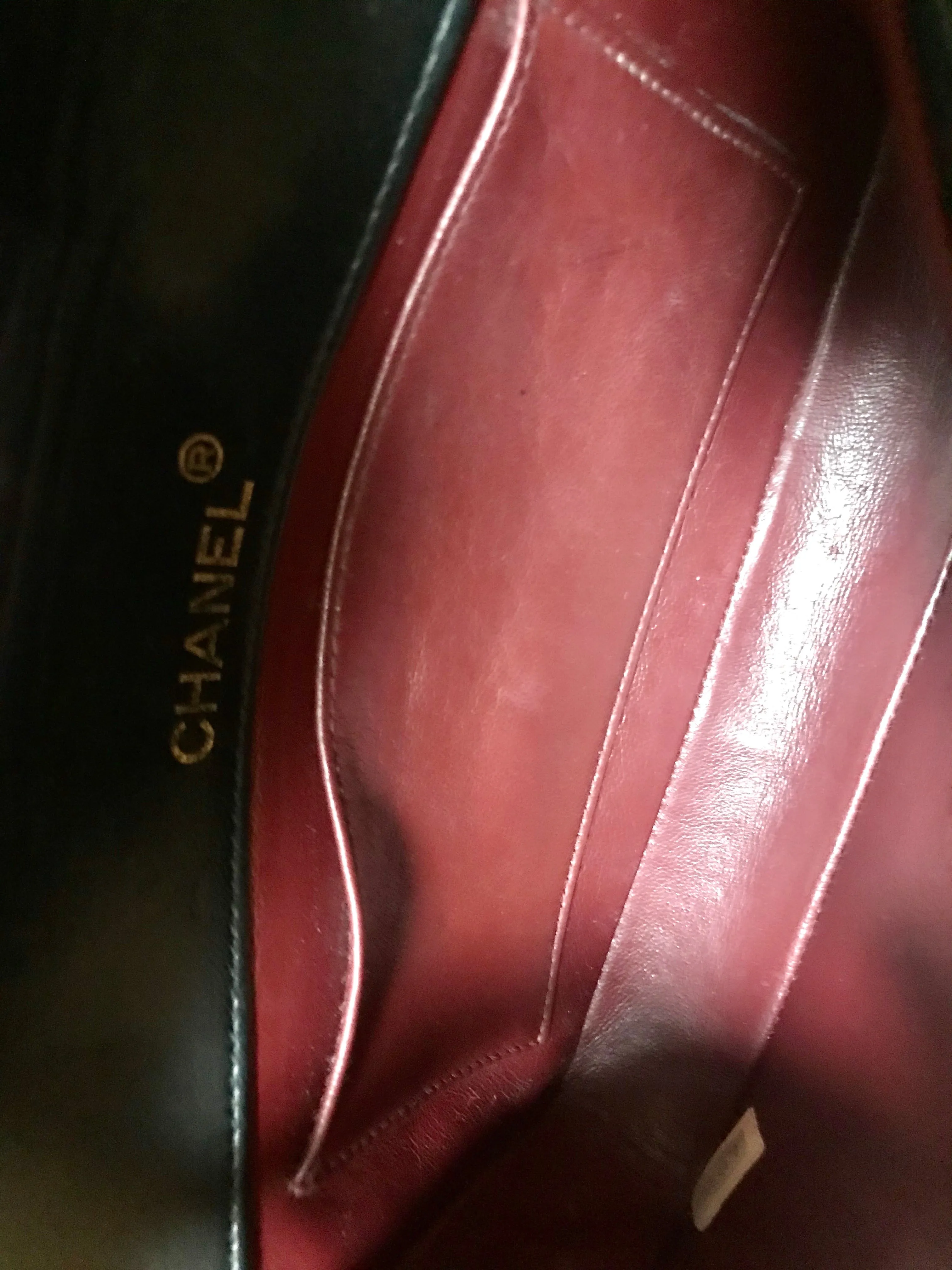 80's vintage CHANEL black lambskin shoulder bag with golden large CC closure and beak tip flap tip. Classic 2.55 bag