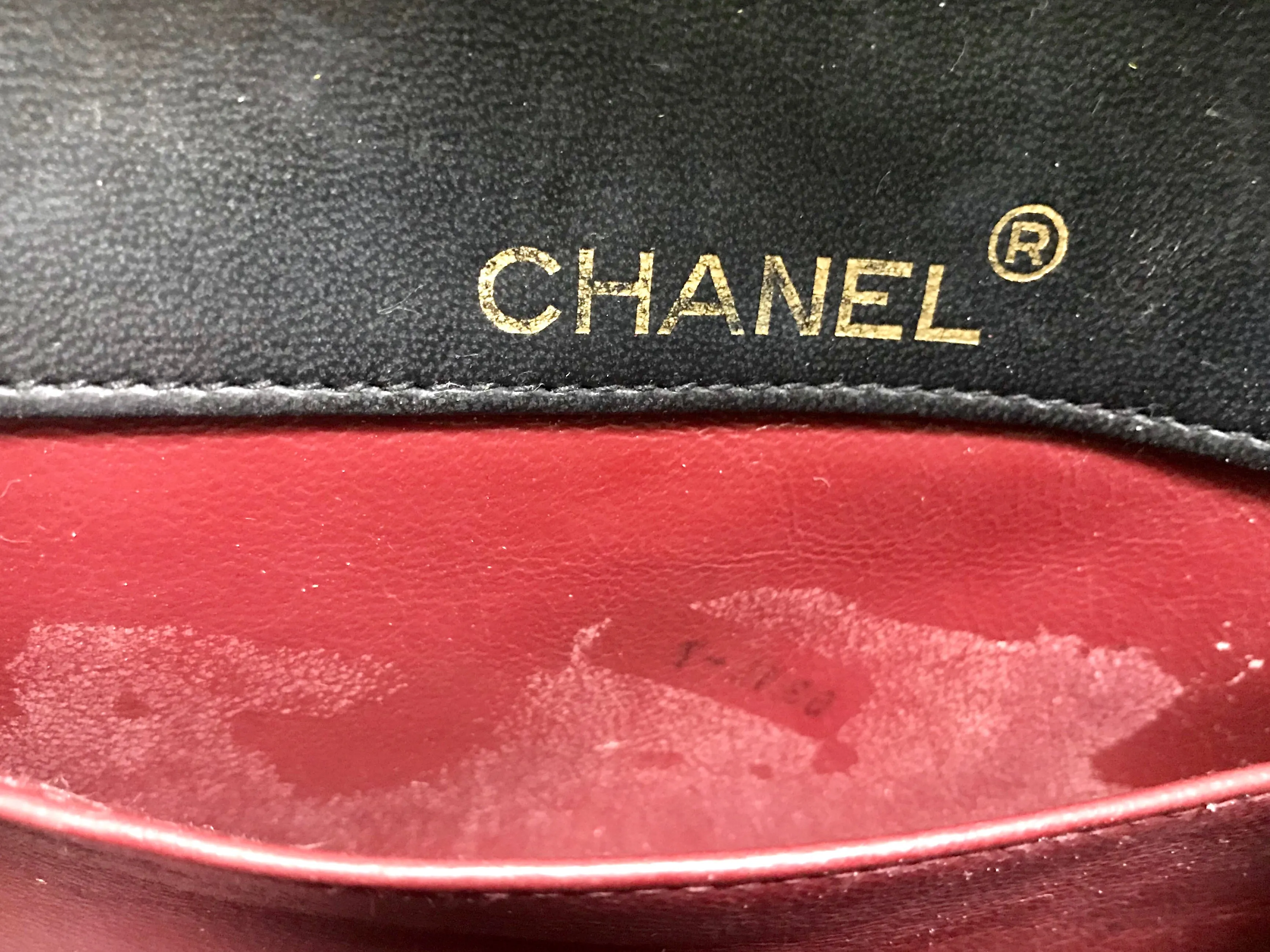 80's vintage CHANEL black lambskin shoulder bag with golden large CC closure and beak tip flap tip. Classic 2.55 bag