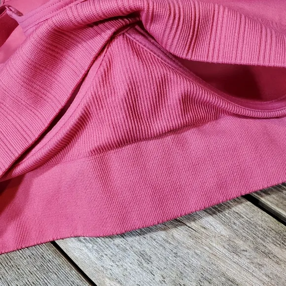 Athleta Embrace Bra Dragonfruit Pink Size XS MSRP $54 NEW