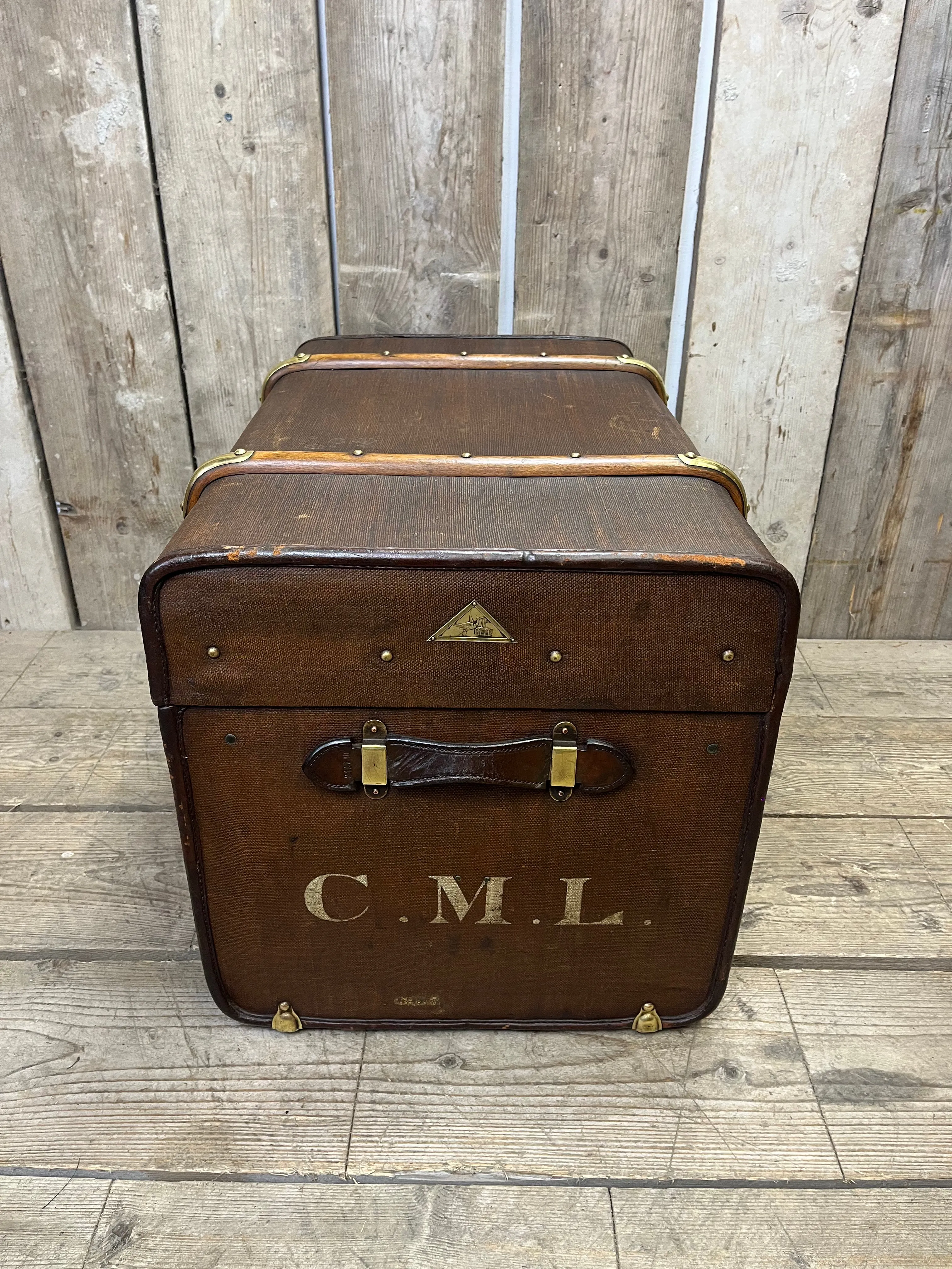 Banded English Trunk