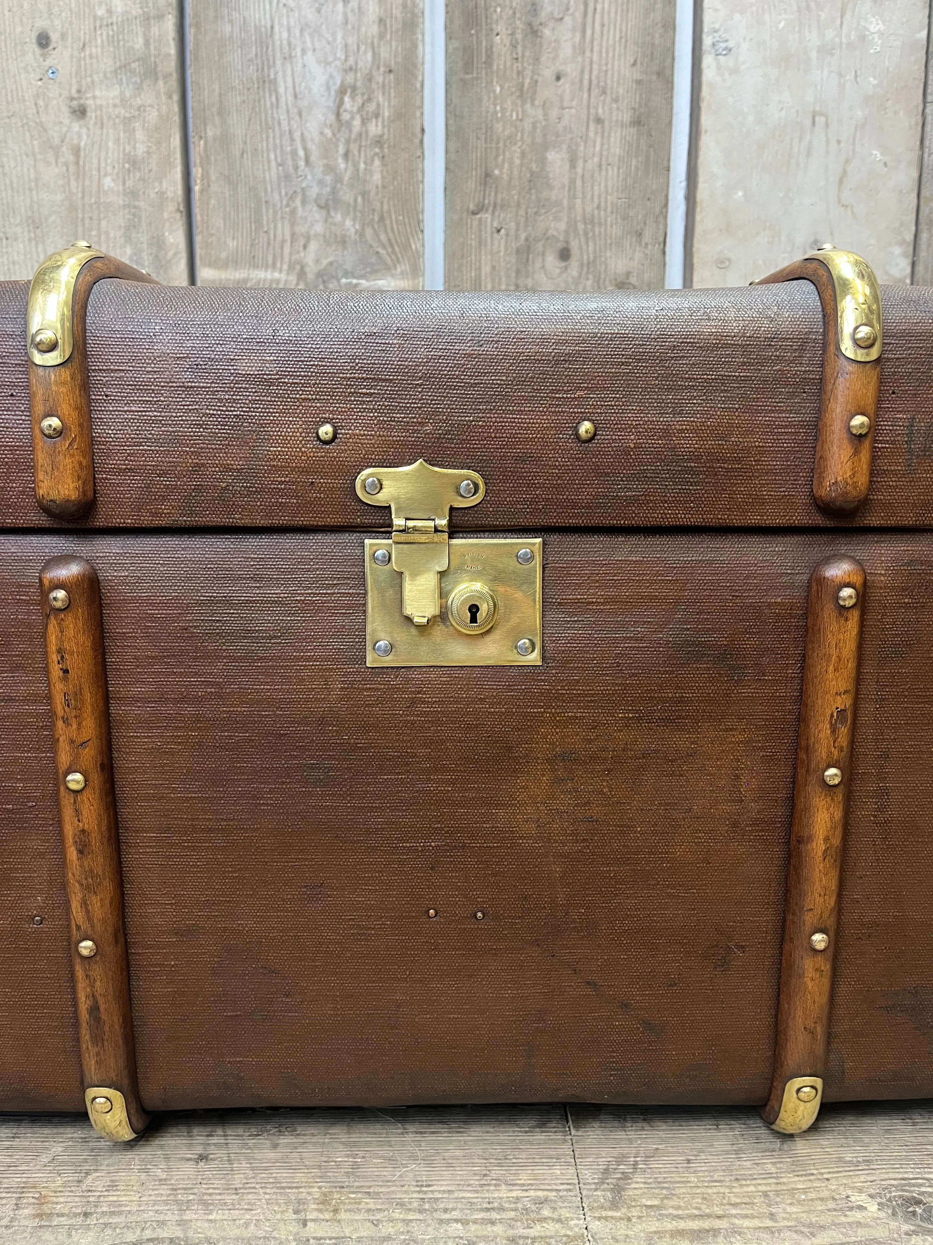 Banded English Trunk
