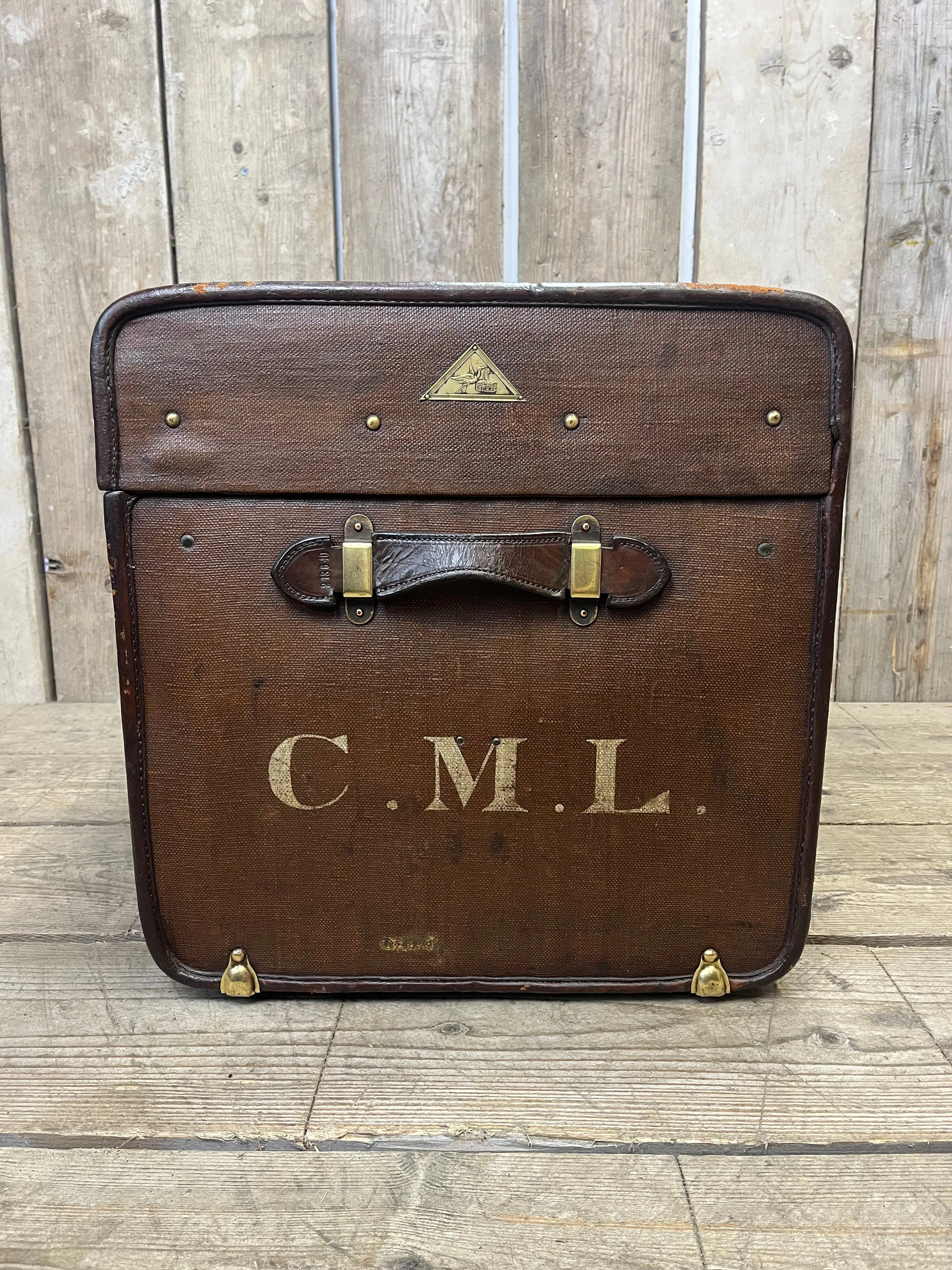 Banded English Trunk