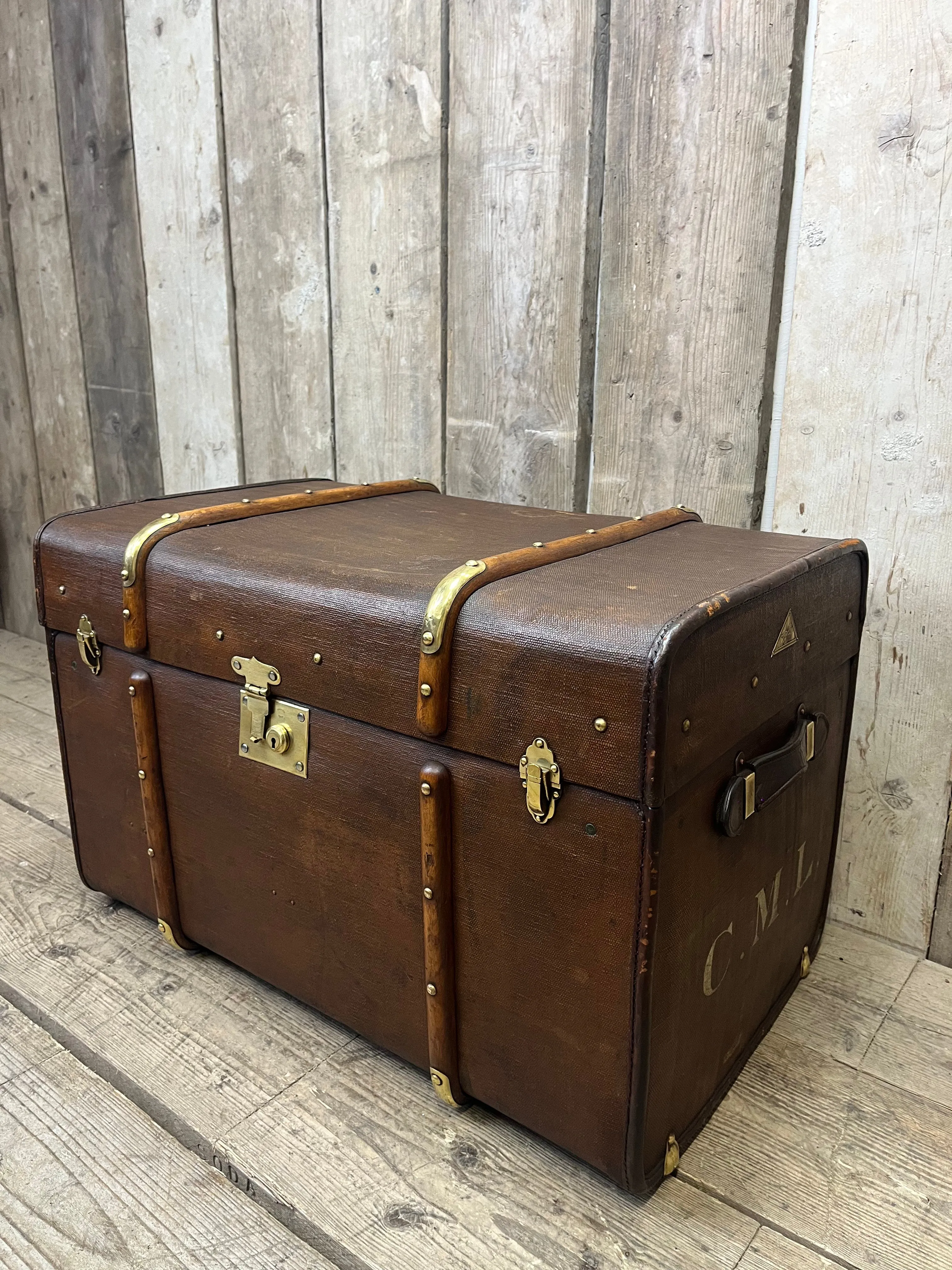 Banded English Trunk