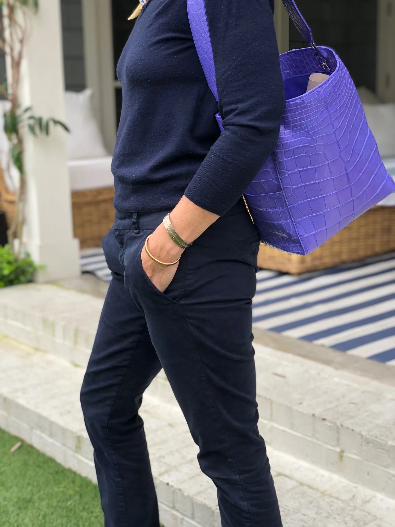 BUCKET BAG - CONTRACT TANNING