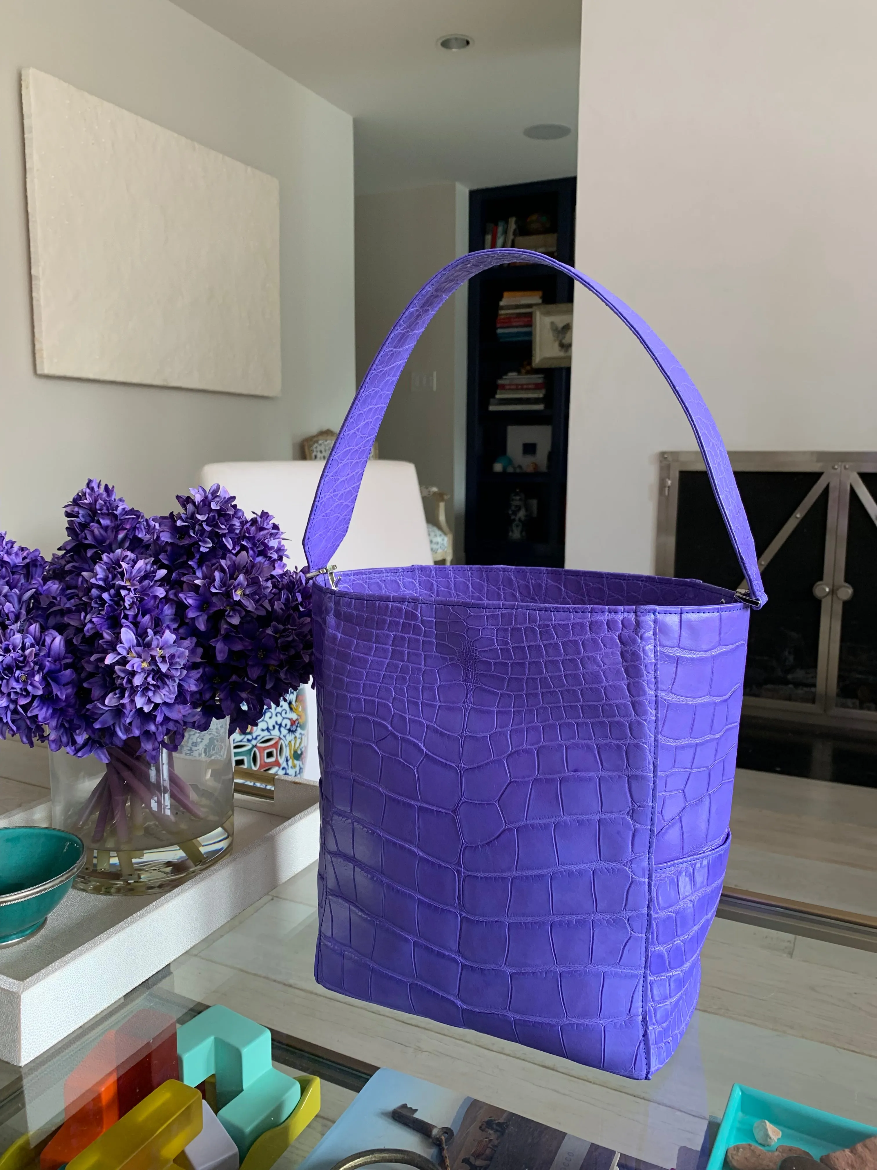 BUCKET BAG - CONTRACT TANNING