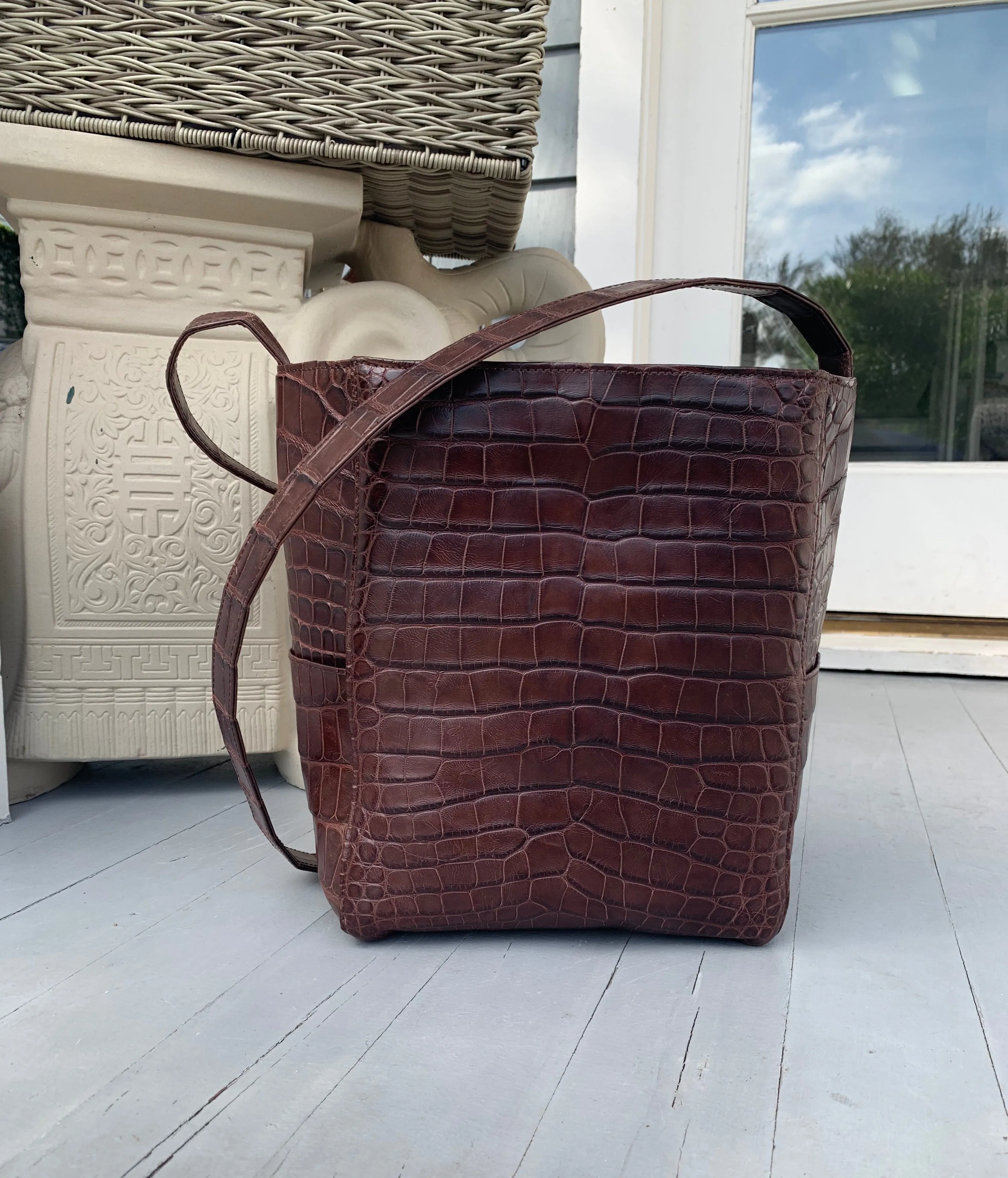 BUCKET BAG - CONTRACT TANNING