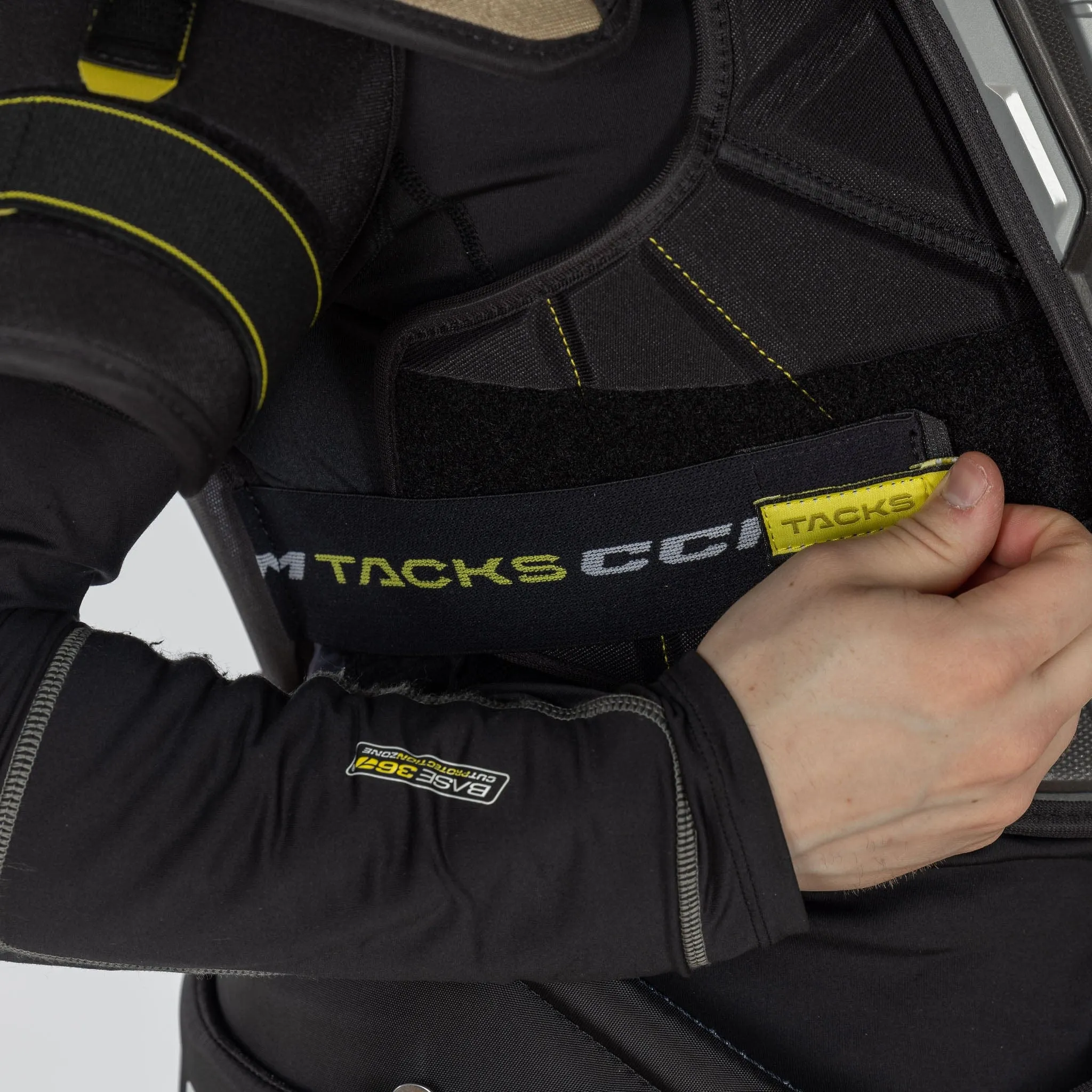 CCM Tacks Vector Plus Senior Hockey Shoulder Pads