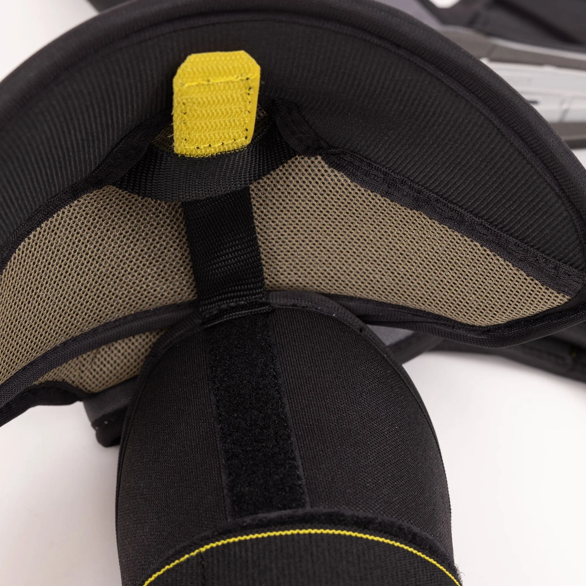 CCM Tacks Vector Plus Senior Hockey Shoulder Pads