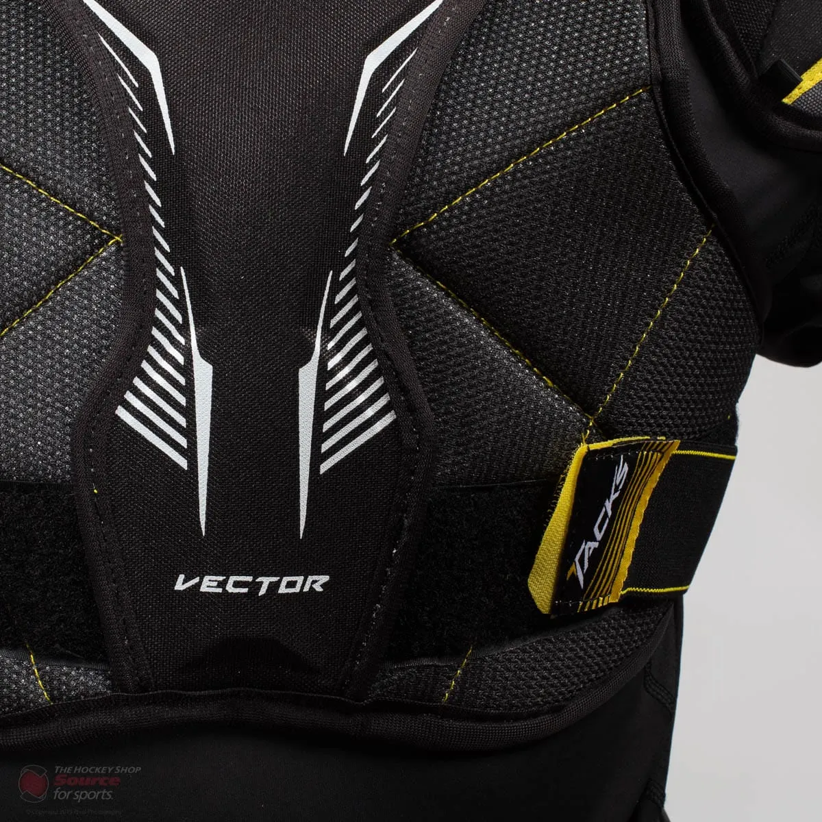 CCM Tacks Vector Senior Hockey Shoulder Pads (2020)
