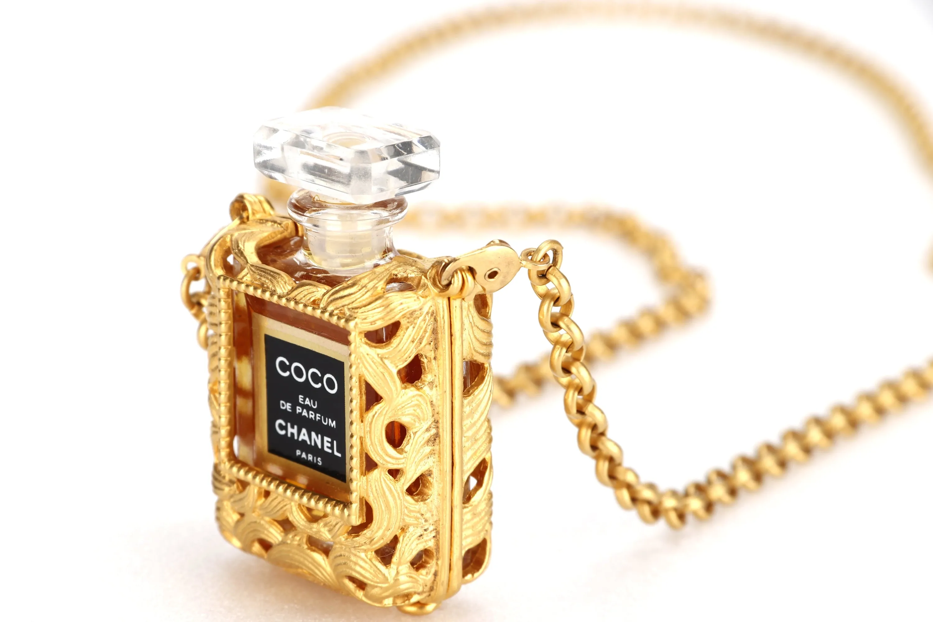 CHANEL VINTAGE PERFUME NO.5 SET BRASS PERFUME NECKLACE, WITH BOX