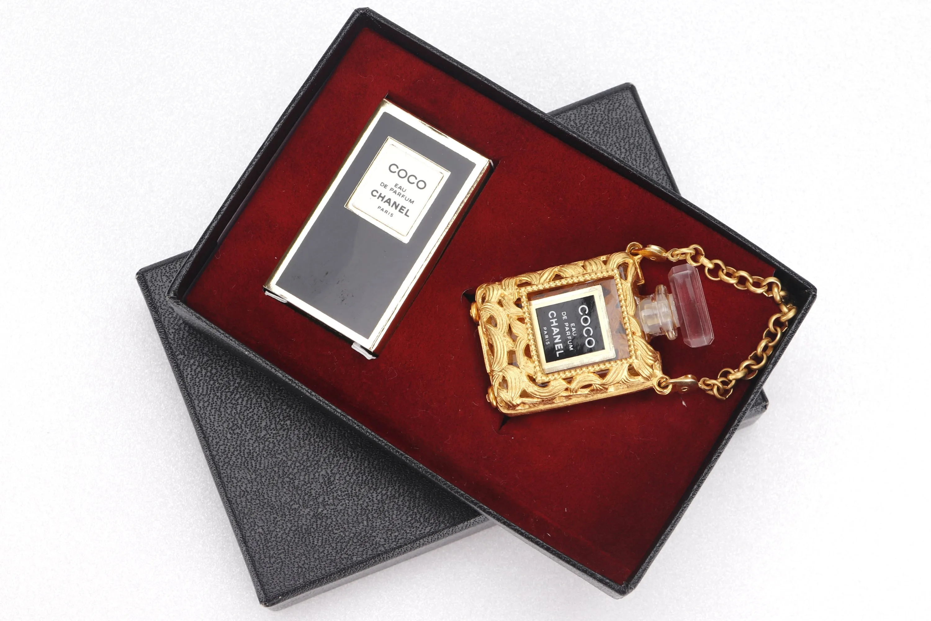 CHANEL VINTAGE PERFUME NO.5 SET BRASS PERFUME NECKLACE, WITH BOX