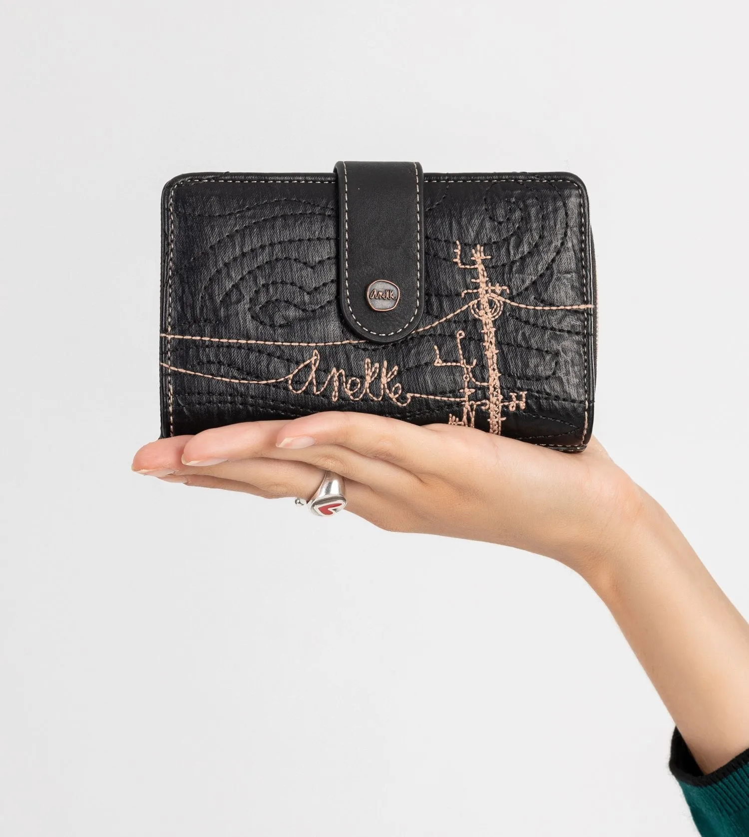 City Moments medium size purse with a zip