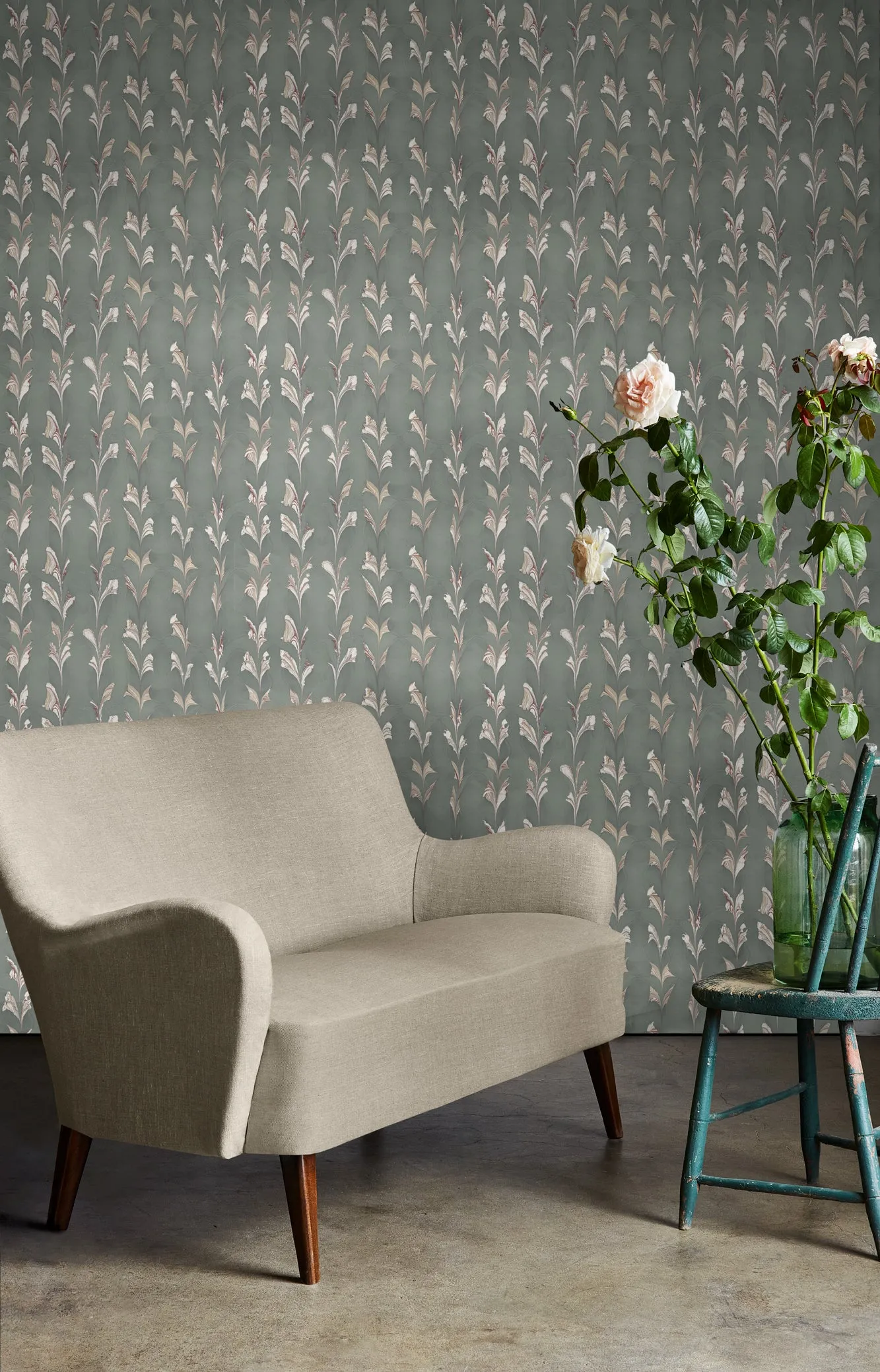 CLIMBING VINES WALLPAPER / WILLOW