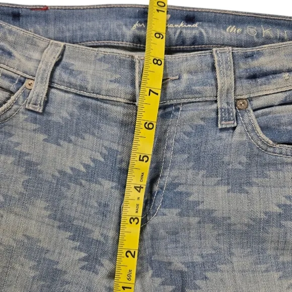 EUC 7 for all Man kind Sz 25 Aztec Pattern