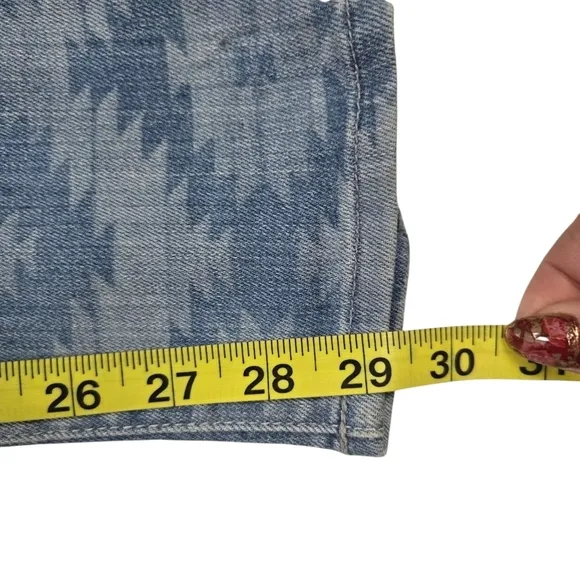 EUC 7 for all Man kind Sz 25 Aztec Pattern
