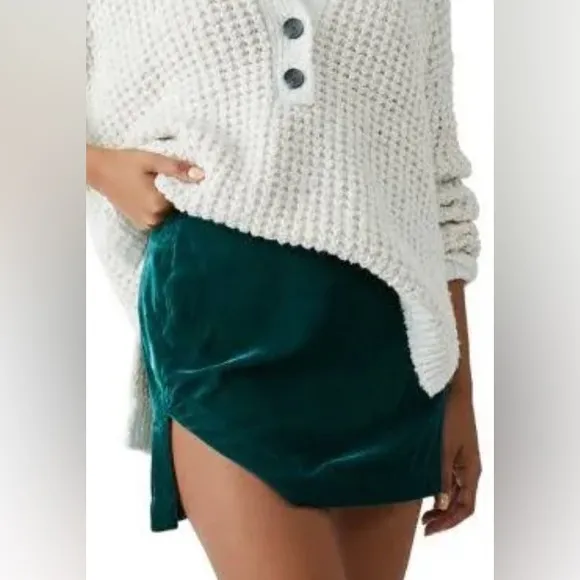 Free People Annalise Velvet Mini Skirt Size 4 NWT
