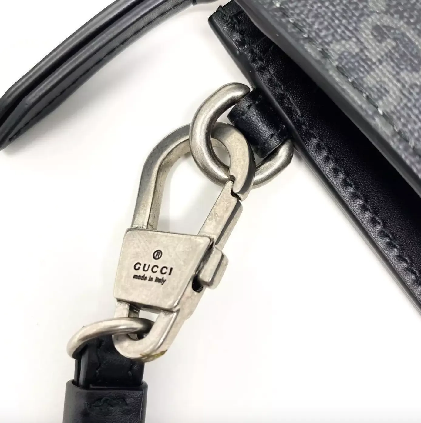 Gucci GG Supreme Eagle Pouch in Gray