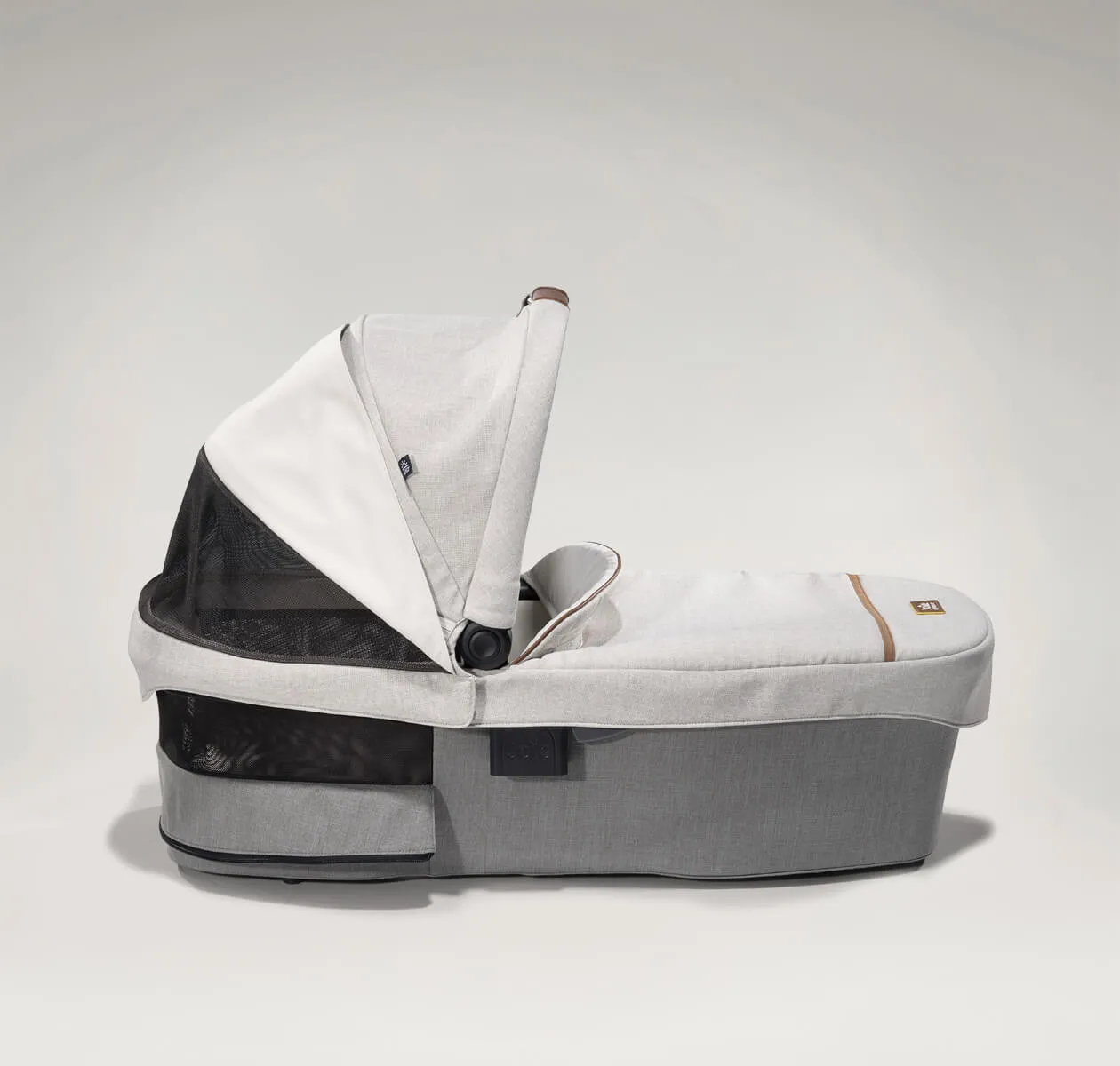 Joie Ramble XL Carrycot -Oyster inc raincover (New improved apron design with wind shield)