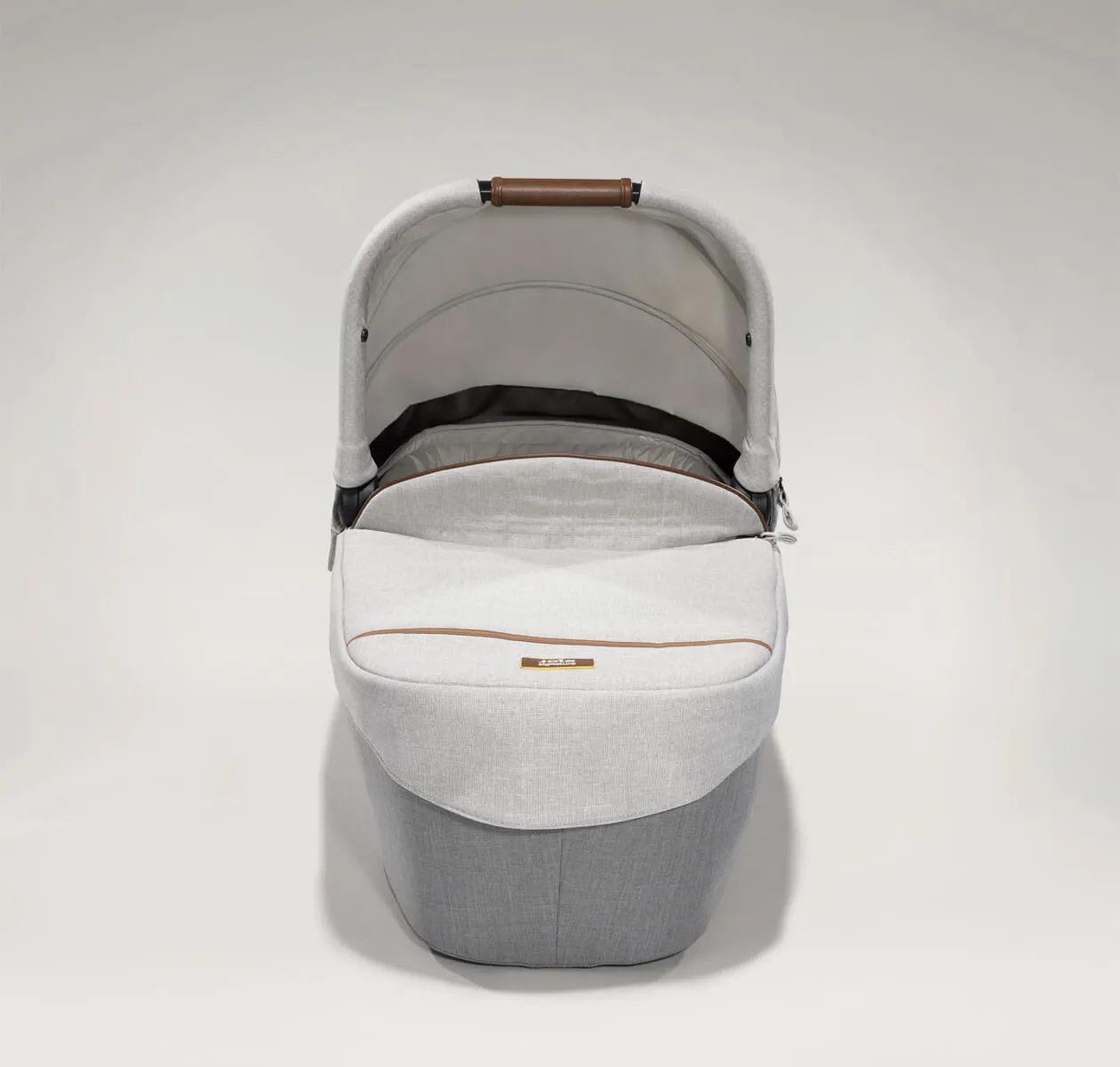 Joie Ramble XL Carrycot -Oyster inc raincover (New improved apron design with wind shield)