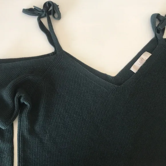 LOFT - Ribbed Cold Shoulder Sweater in Hunter Green