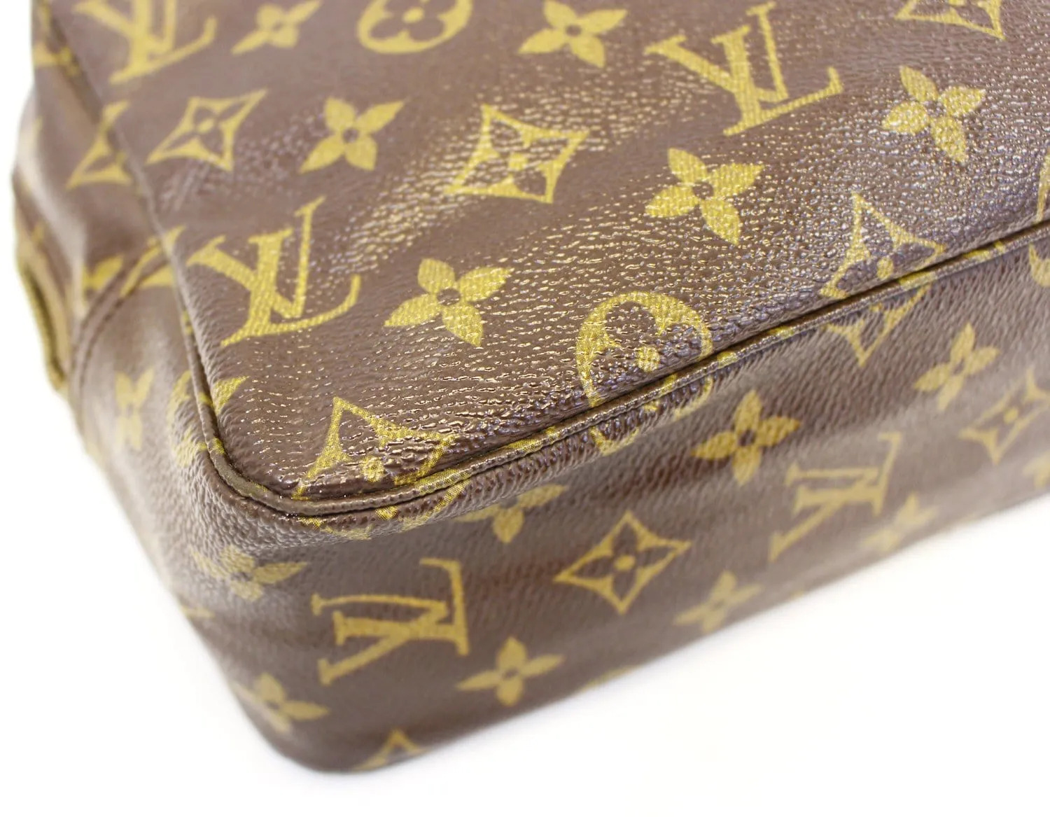 LOUIS VUITTON Monogram Canvas Trousse Toilette 28 Clutch