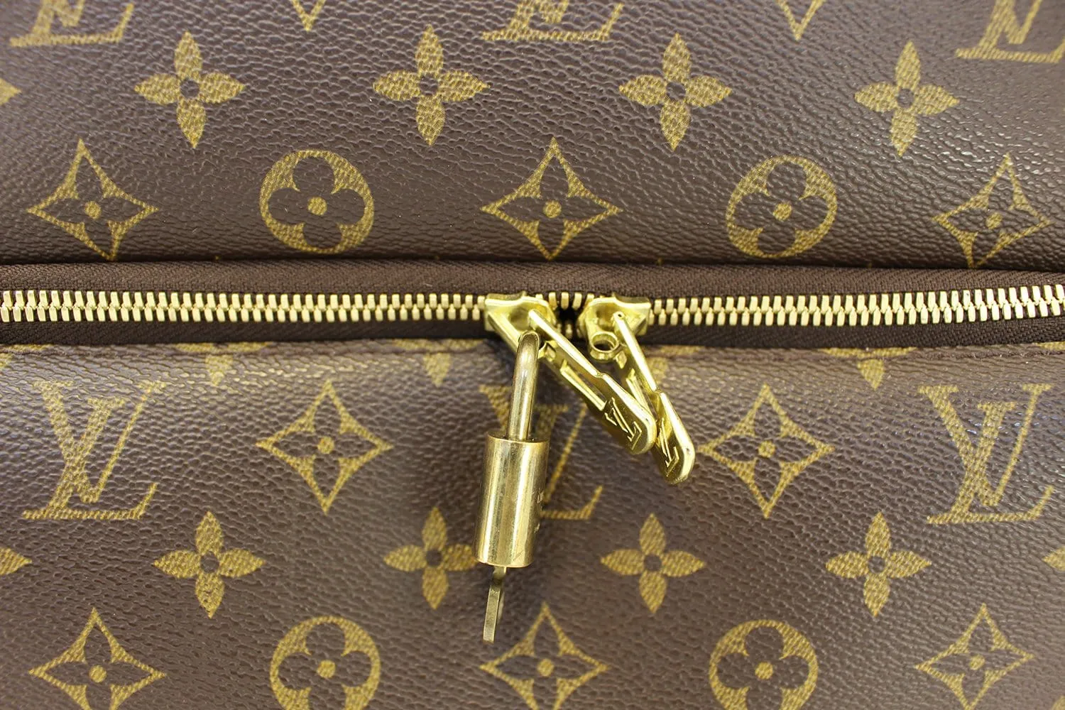 LOUIS VUITTON Monogram Evasion Brown Boston Travel Bag