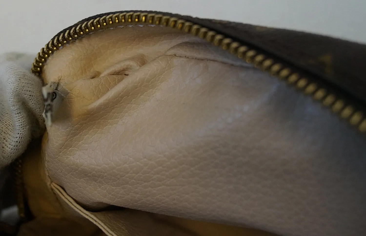 LOUIS VUITTON Monogram Trousse Toilette 23 Pouch