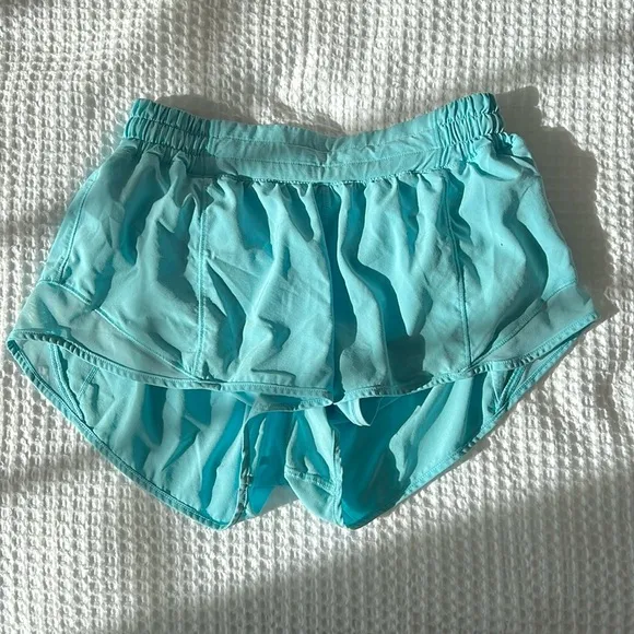 Lululemon Hotty Hot Low-Rise Lined Short 2.5&quot; Electric Turquoise