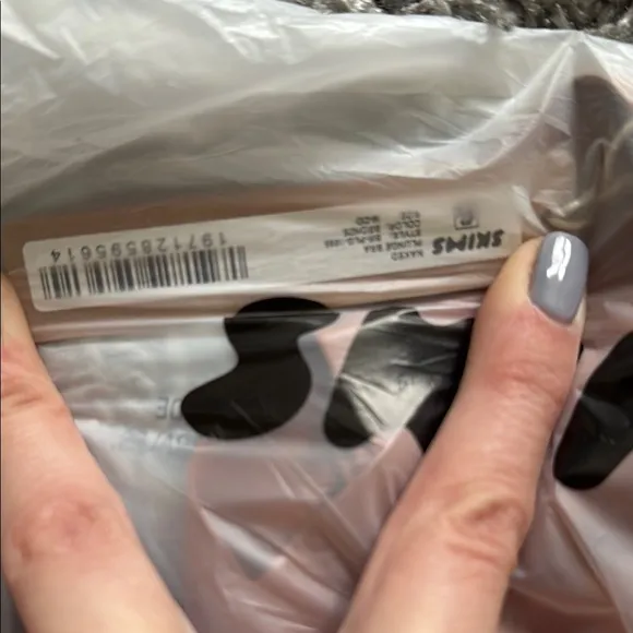 SKIMS Naked Plunge Seamless Wireless Bra