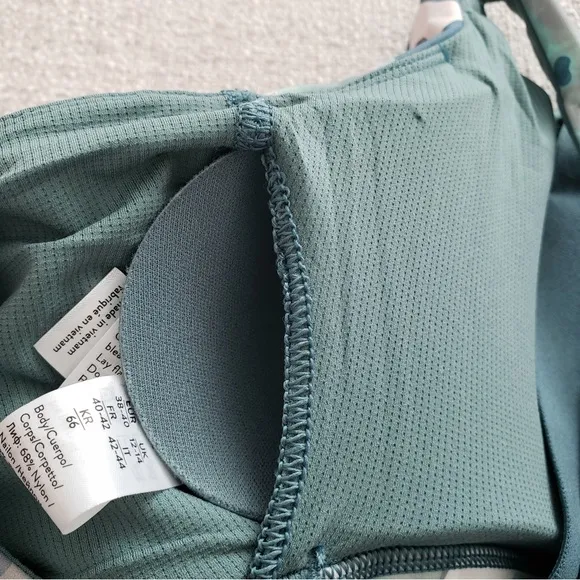 SPANX New Printed Low Impact Sports Bra M Camo