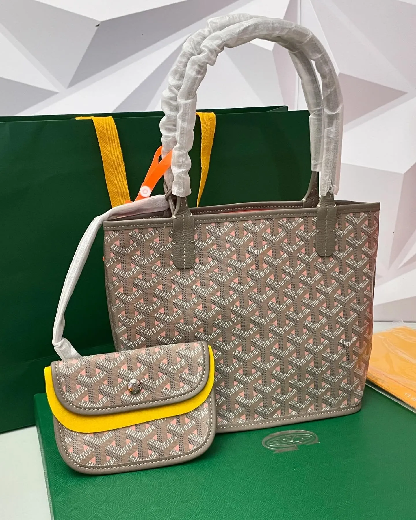 Veyra Revesible Mini Tote