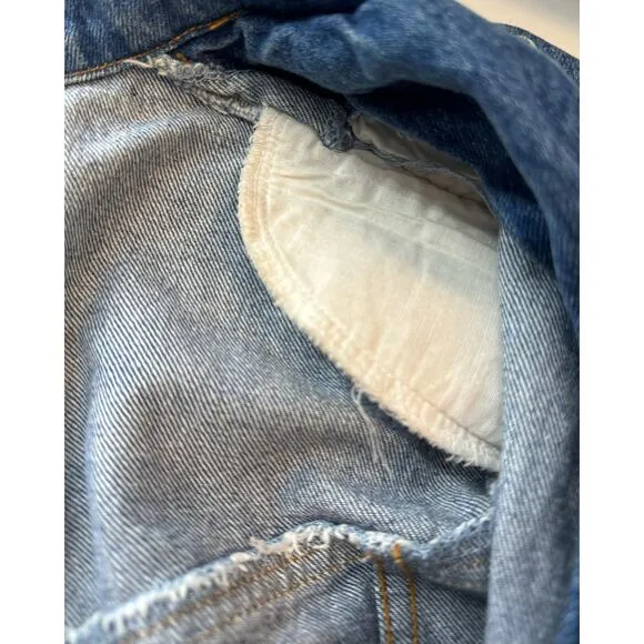 Vintage 1980s Denim Jean Jacket Womens Medium Cropped Shoulder Pad Gold Button