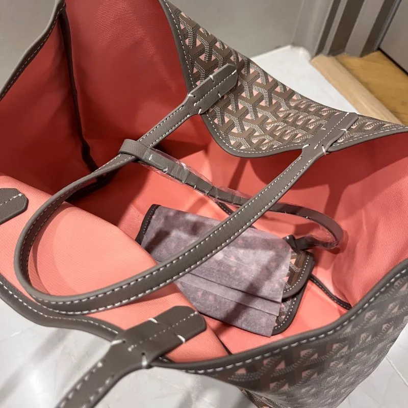 Vivara Signature Carryall