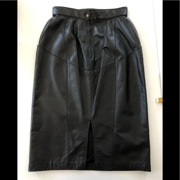 VTG 80s Toffs black leather 26” waist pencil skirt lined with back slit