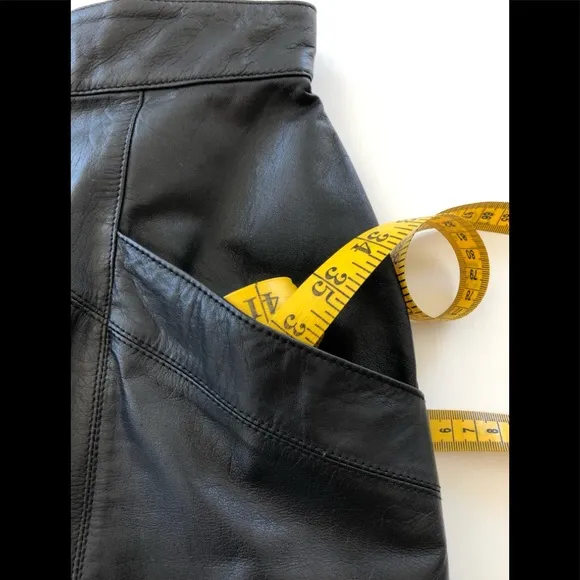 VTG 80s Toffs black leather 26” waist pencil skirt lined with back slit