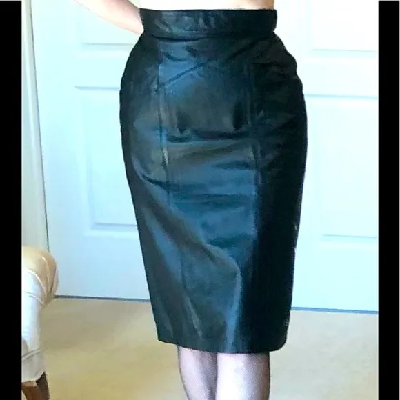 VTG 80s Toffs black leather 26” waist pencil skirt lined with back slit