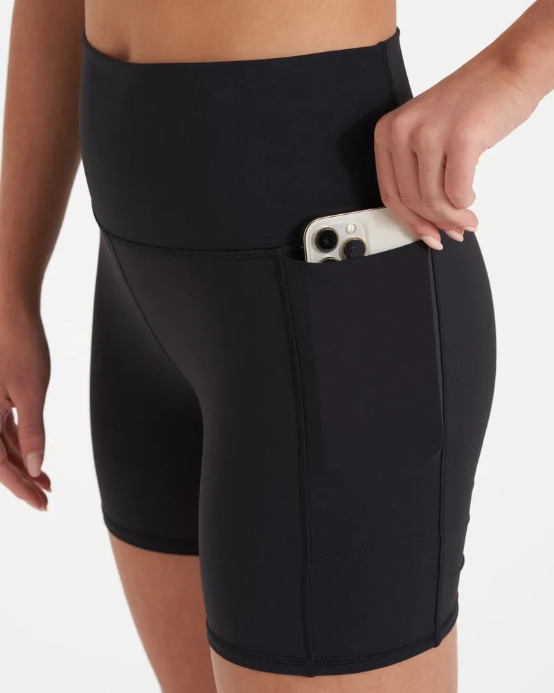Vuori Studio Pocket Short