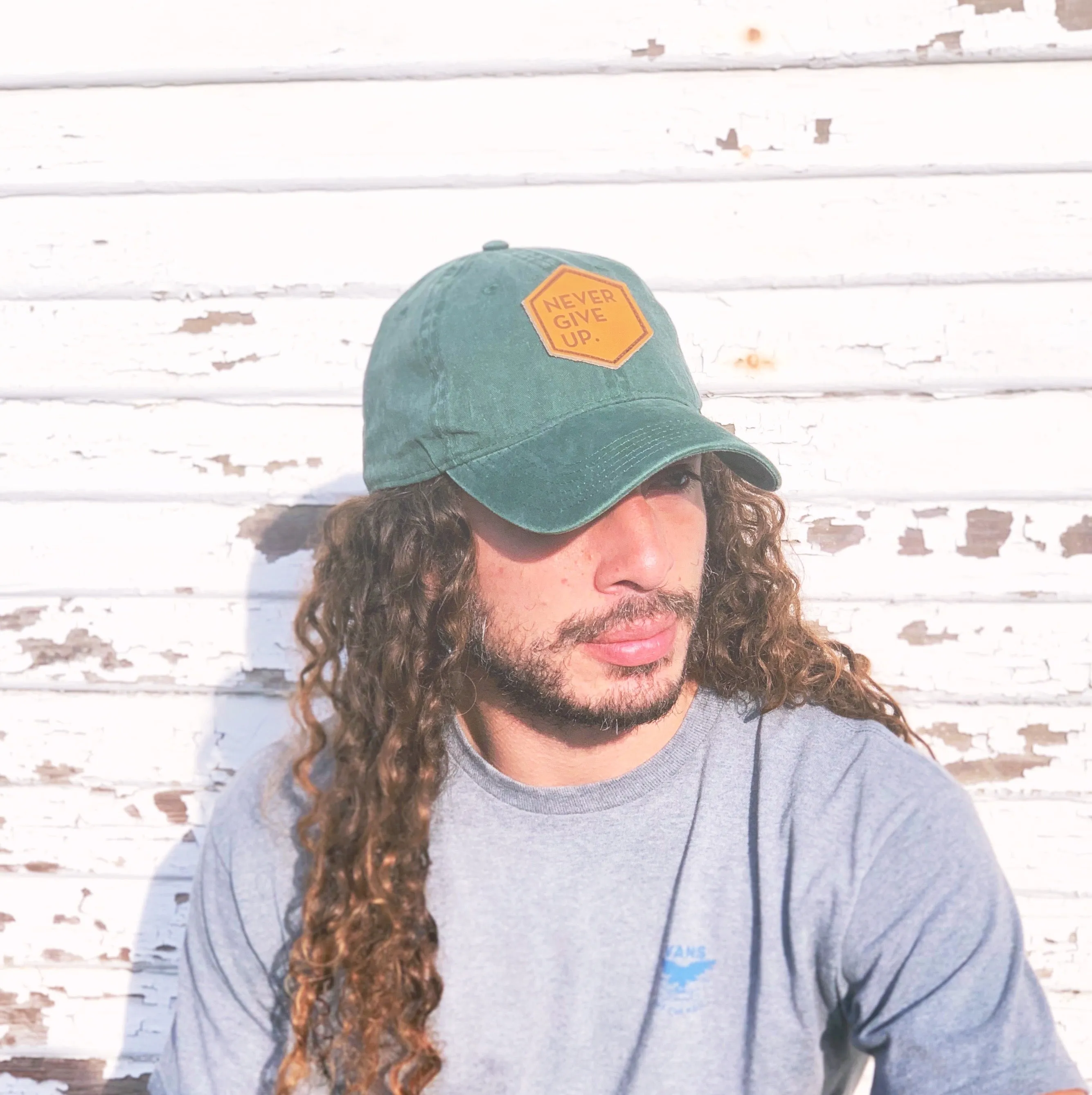 WASHED EVERGREEN NEVER GIVE UP. CAP