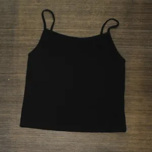 Wild Fable Women's Slim Fit Cropped Cami Tank Top Black M