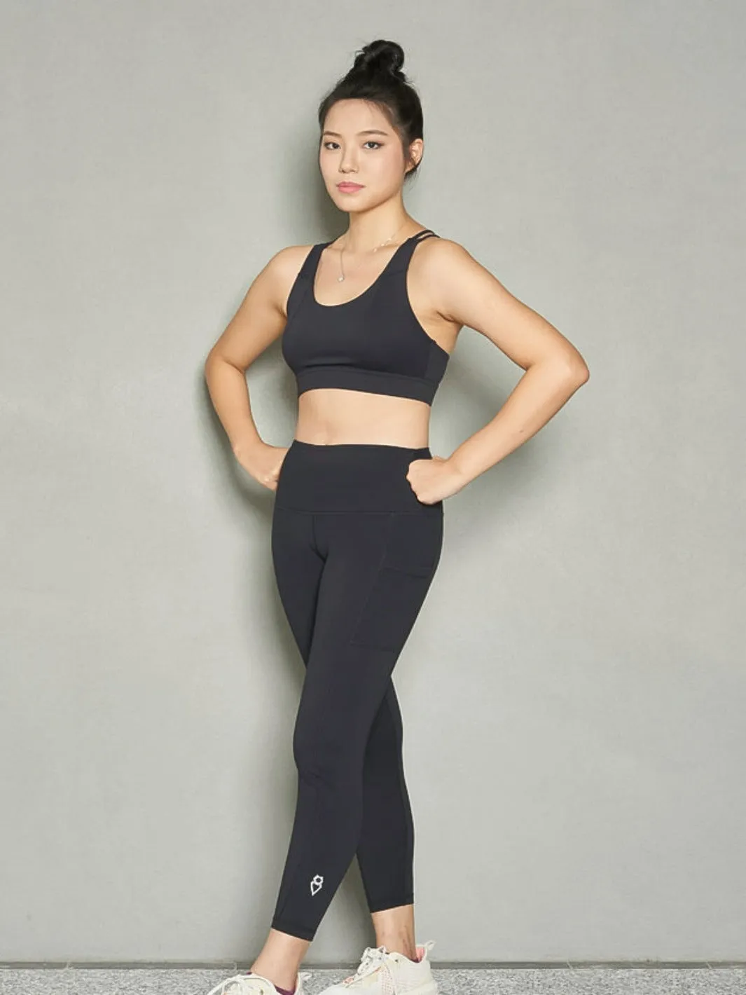 ZHOORA Basic - Coal Black Sports Bra